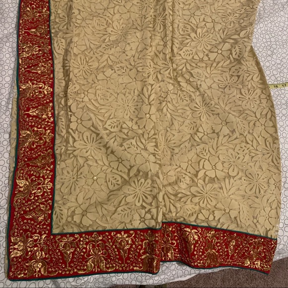 Saree - Picture 1 of 2